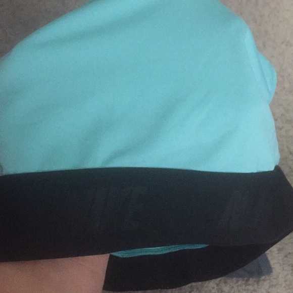 Lg Nike Bulit in bra tank top - Picture 6 of 7